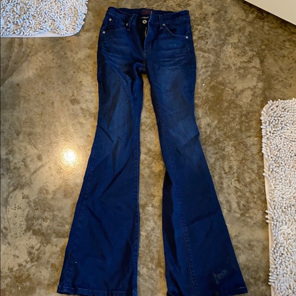 James jeans size 26, super flattering! Dark wash